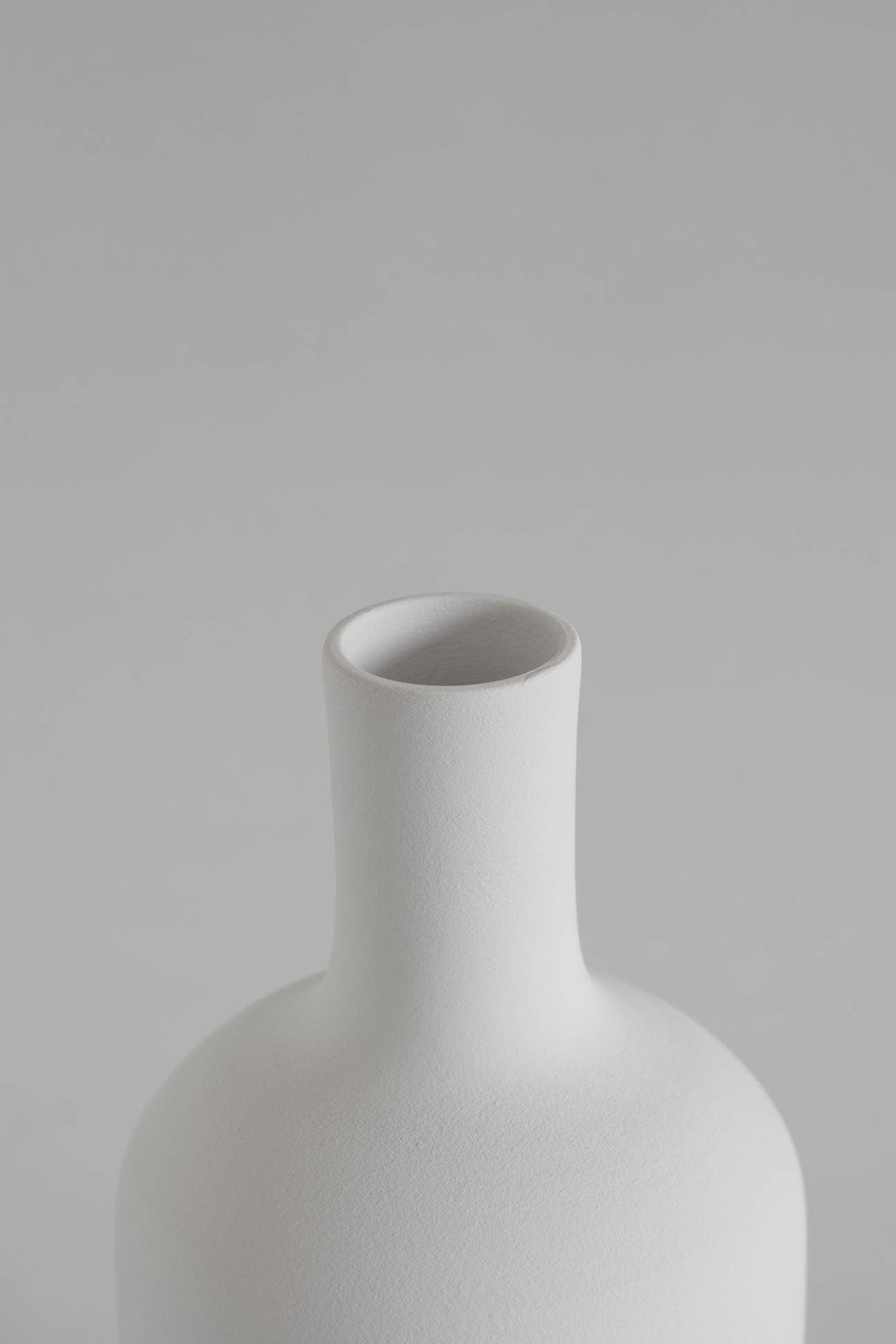 White Ceramic Vase - Blanc Collection 02